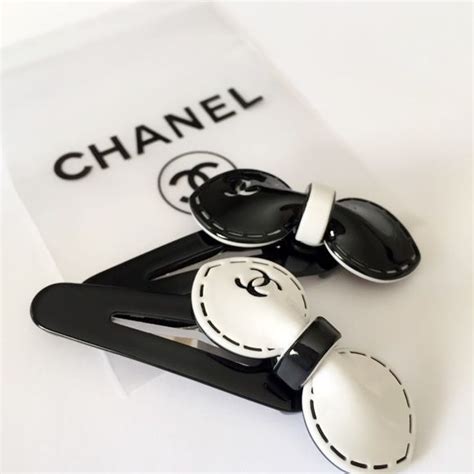 chanel vip hair clip